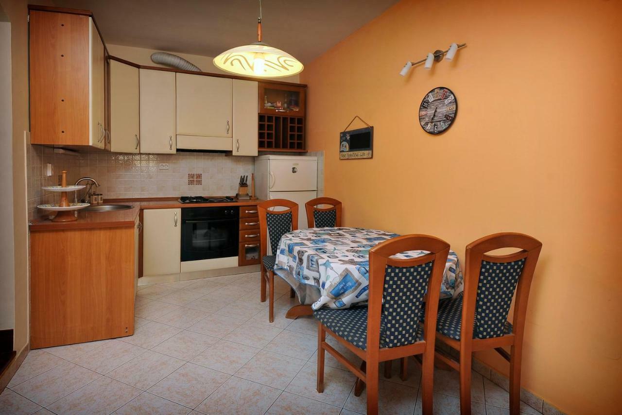 דירות ספליט Apartman Bella מראה חיצוני תמונה